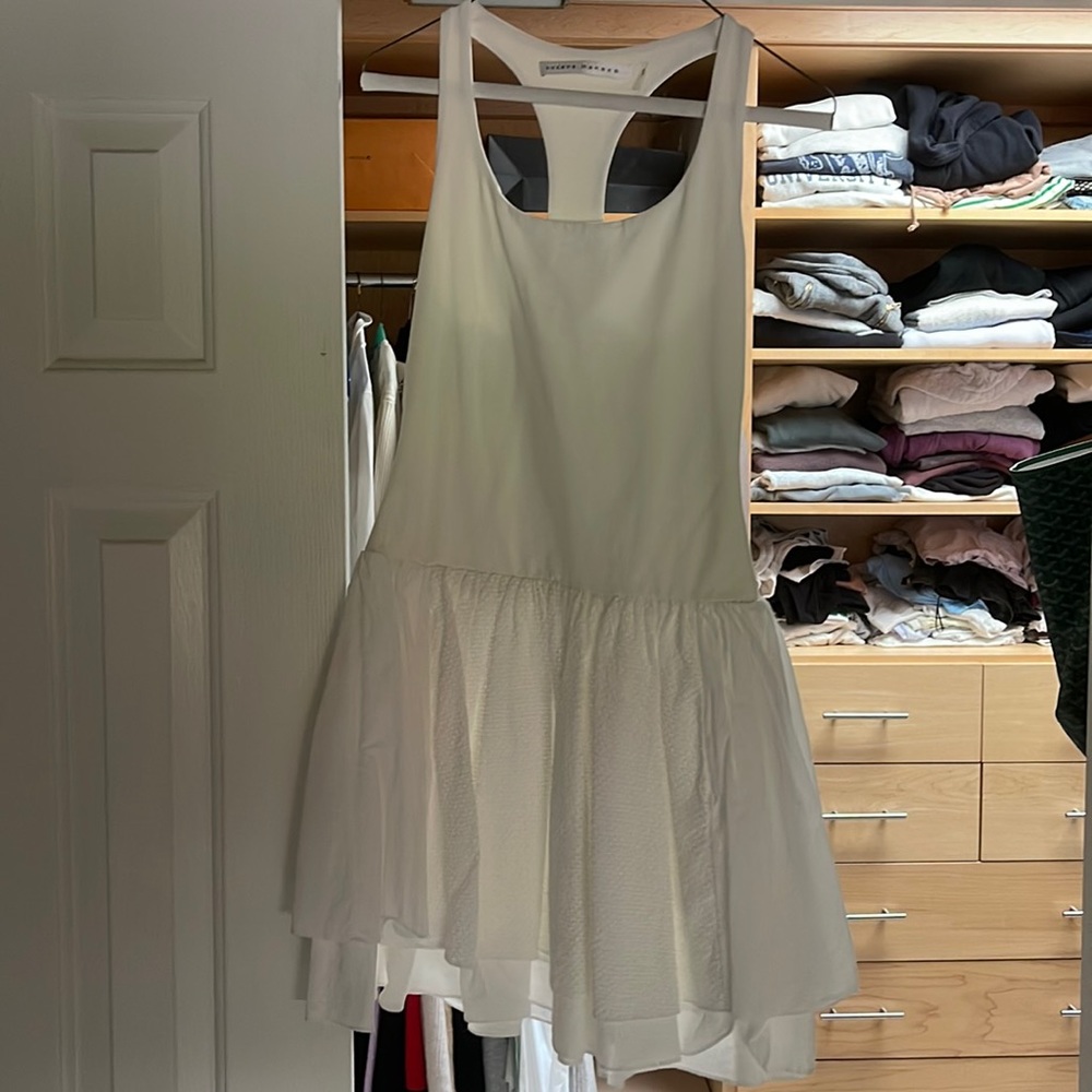 White fit and flare susana Monaco dress